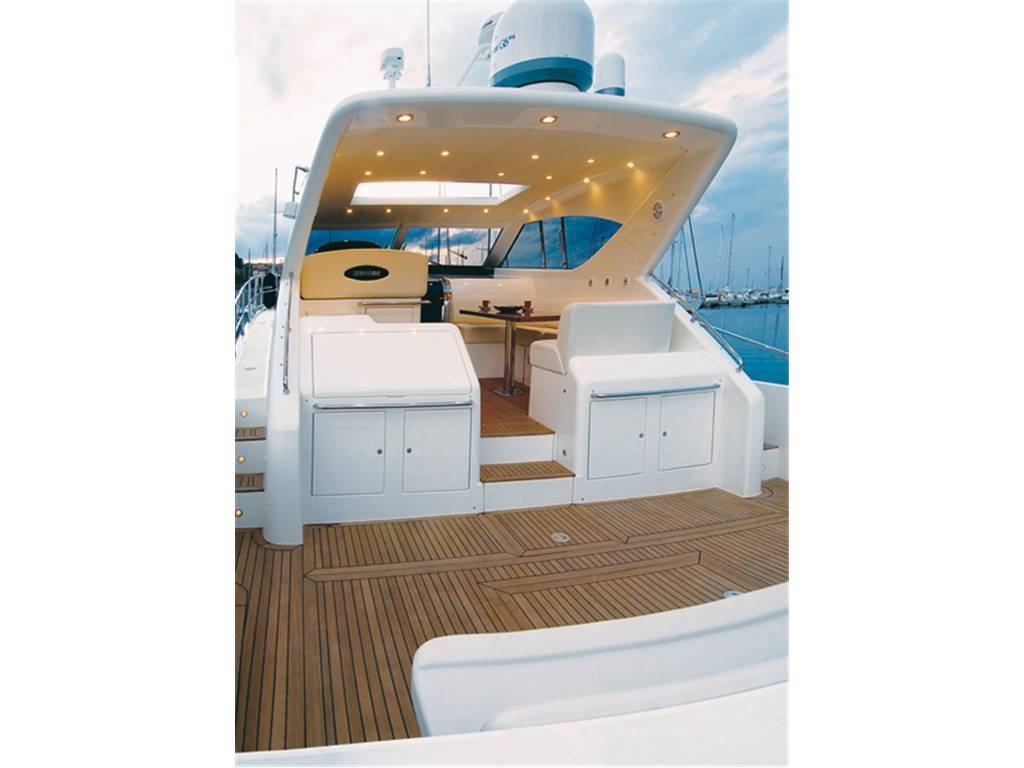 Uniesse 57 hard top