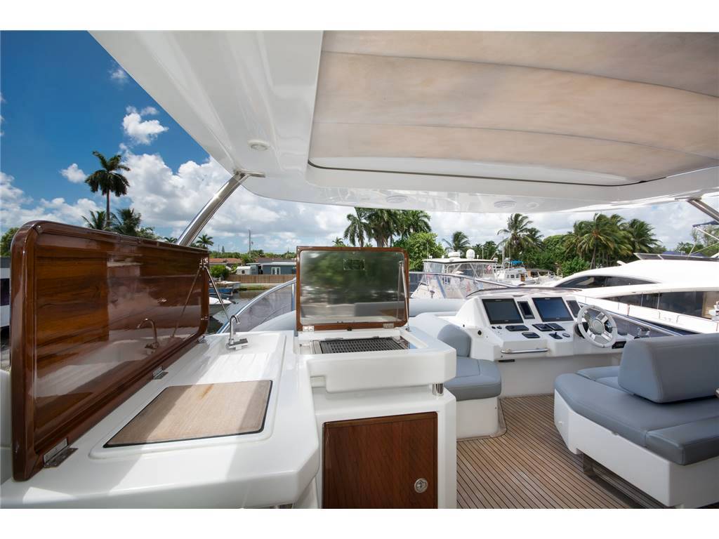 Azimut 70 fly