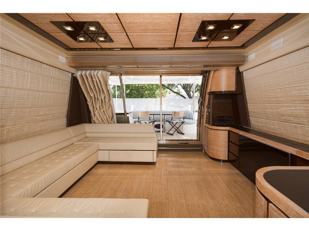 Azimut 70 fly