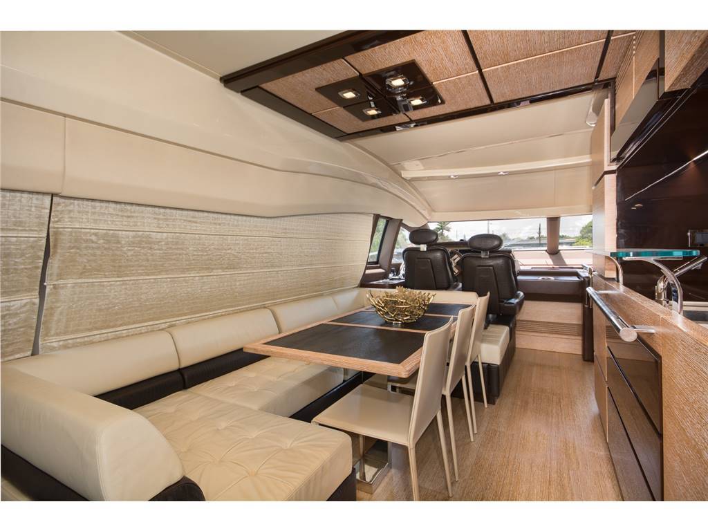 Azimut 70 fly