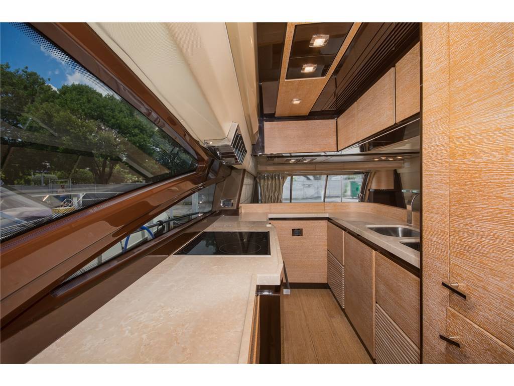 Azimut 70 fly