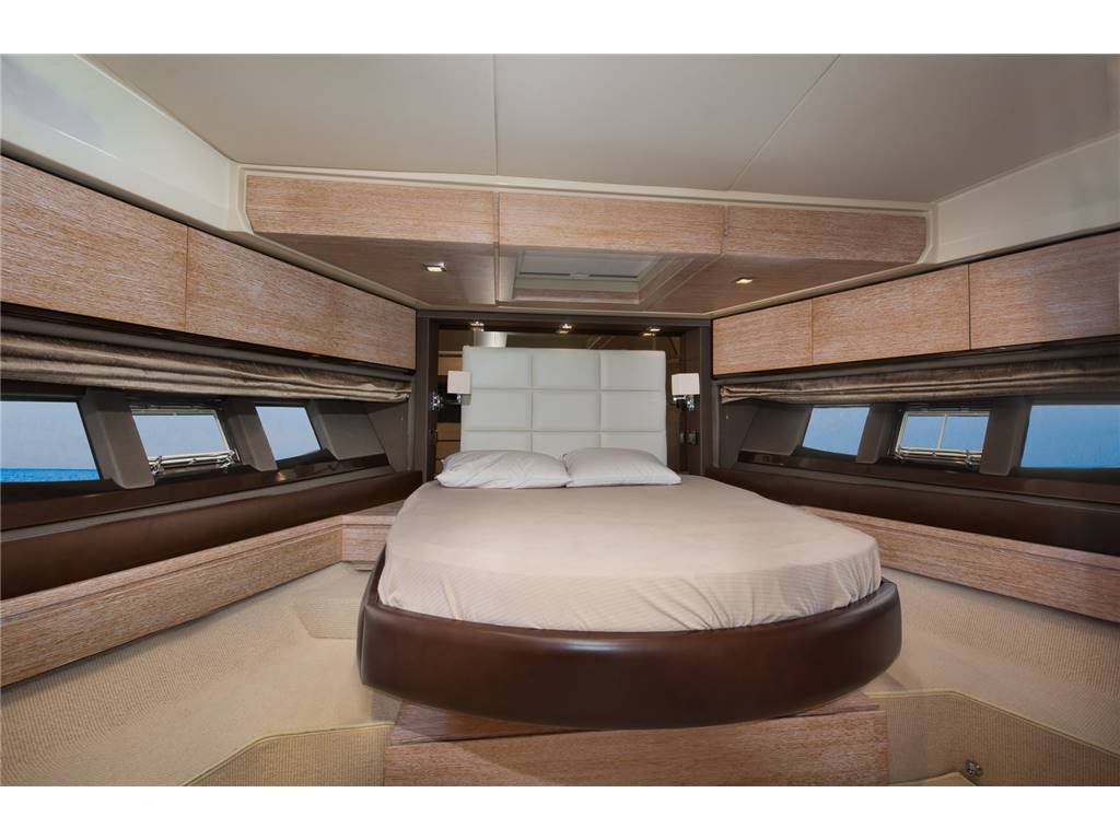 Azimut 70 fly