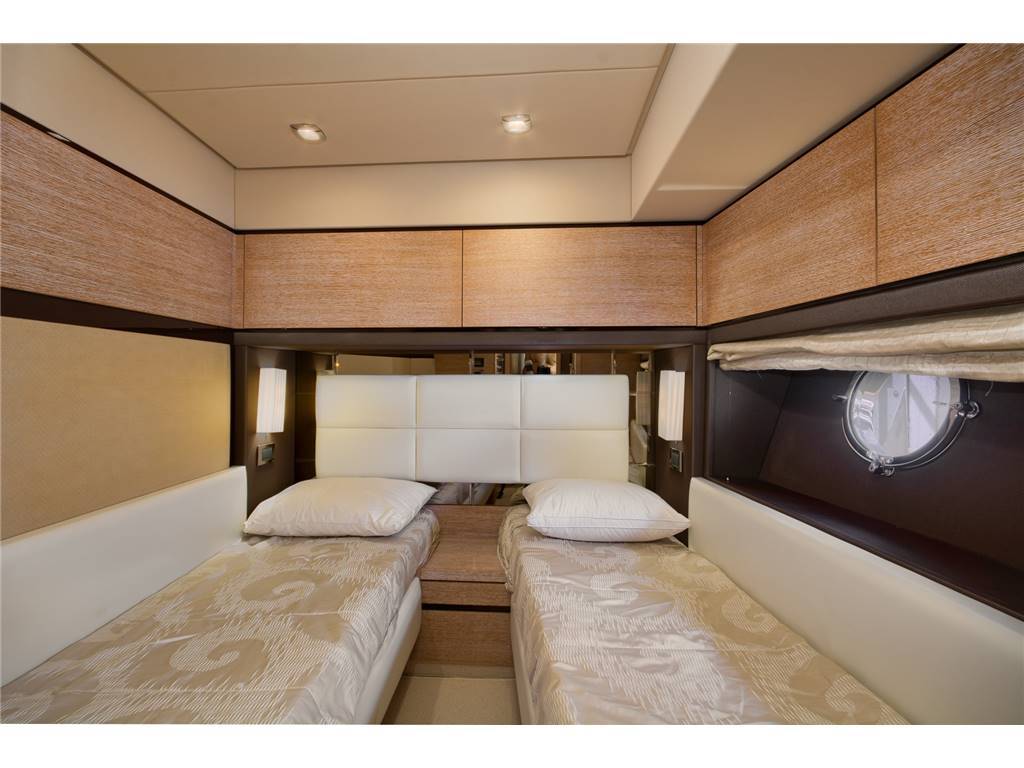 Azimut 70 fly
