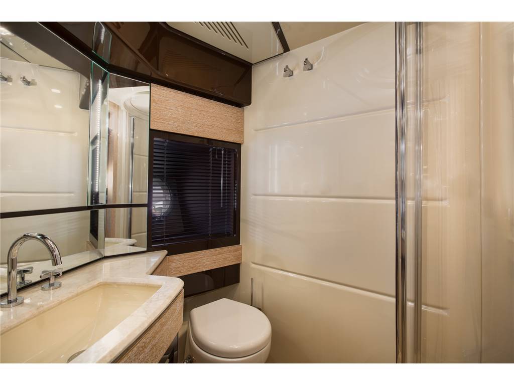 Azimut 70 fly
