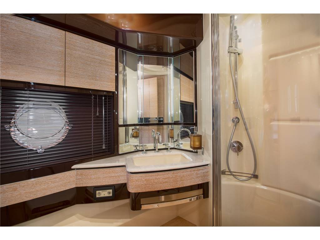 Azimut 70 fly