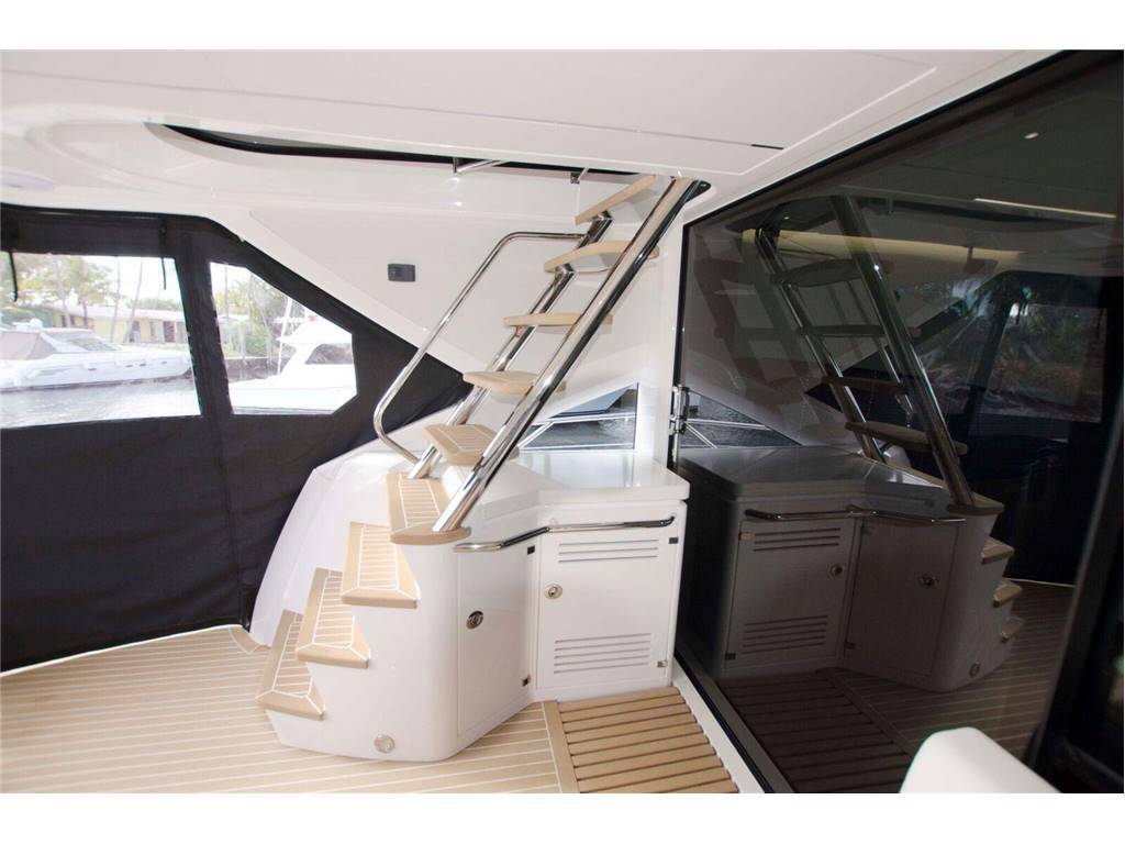 Sunseeker 68 sport yacht