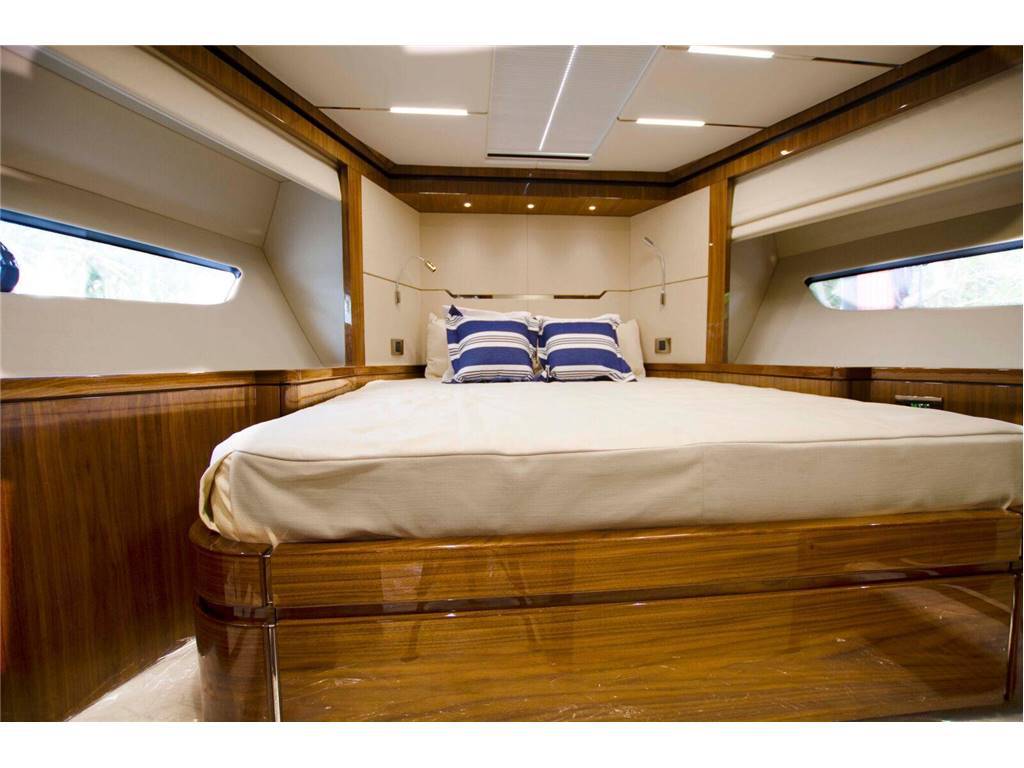 Sunseeker 68 sport yacht