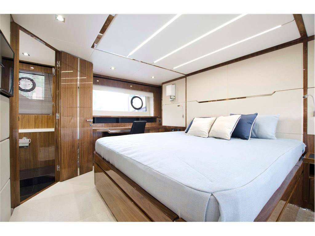 Sunseeker 68 sport yacht