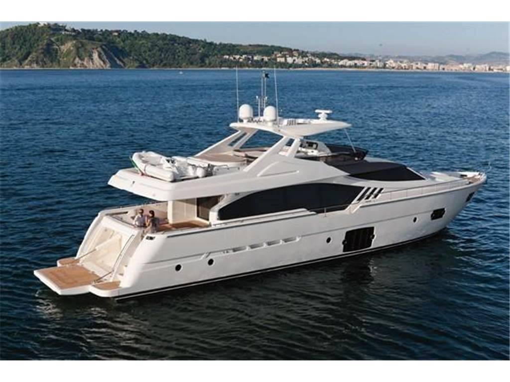 Ferretti 870