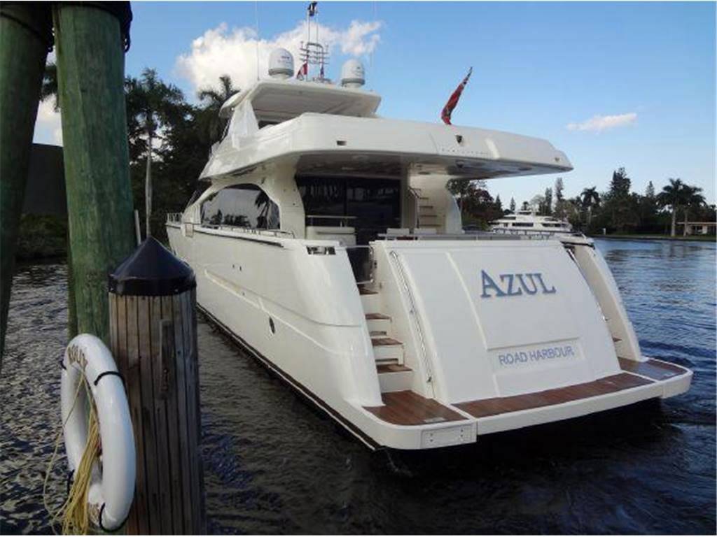 Ferretti 870