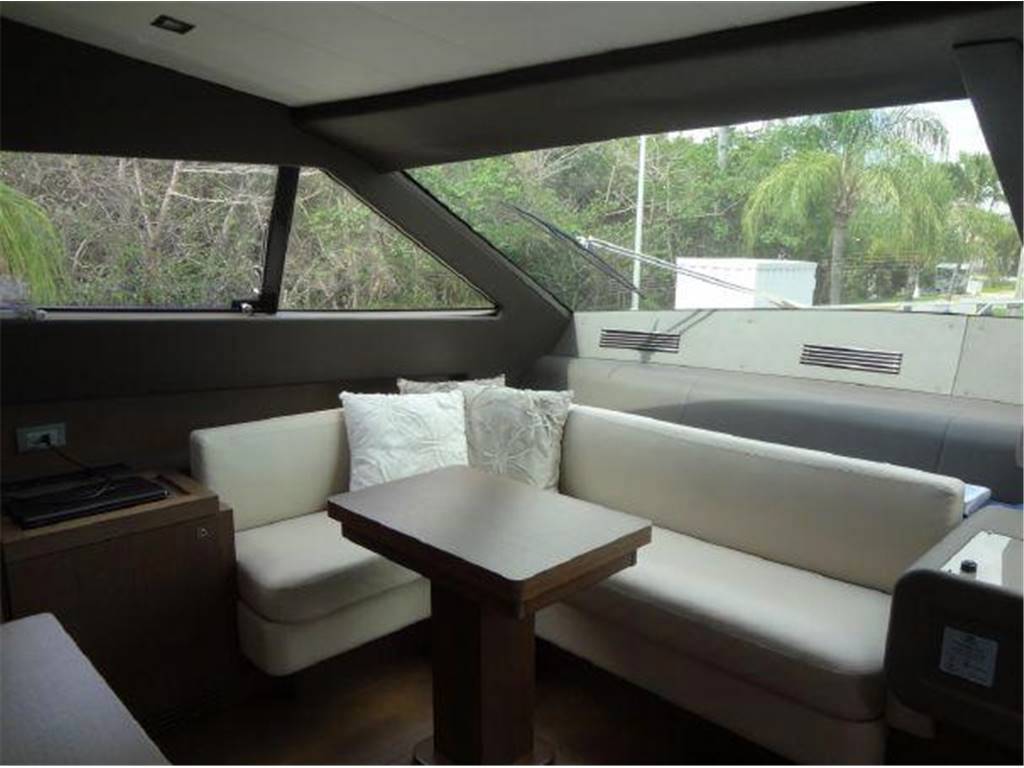 Ferretti 870