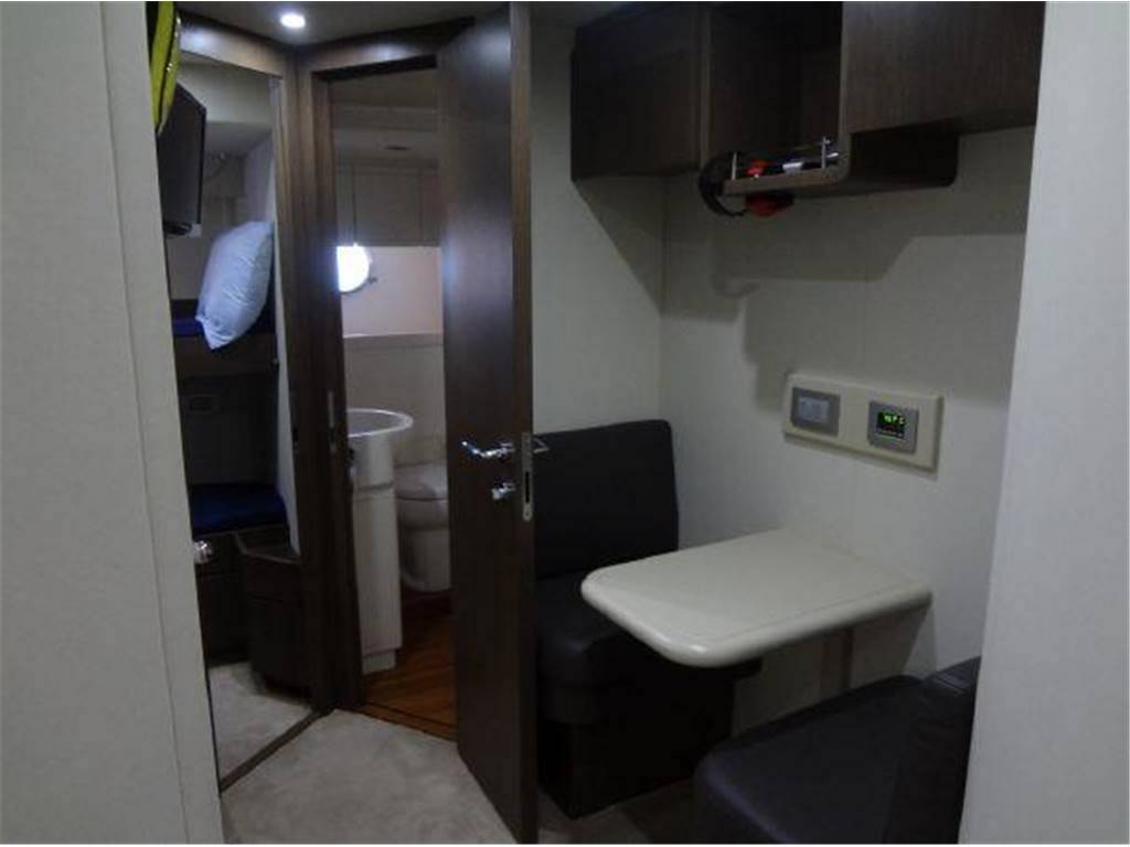 Ferretti 870