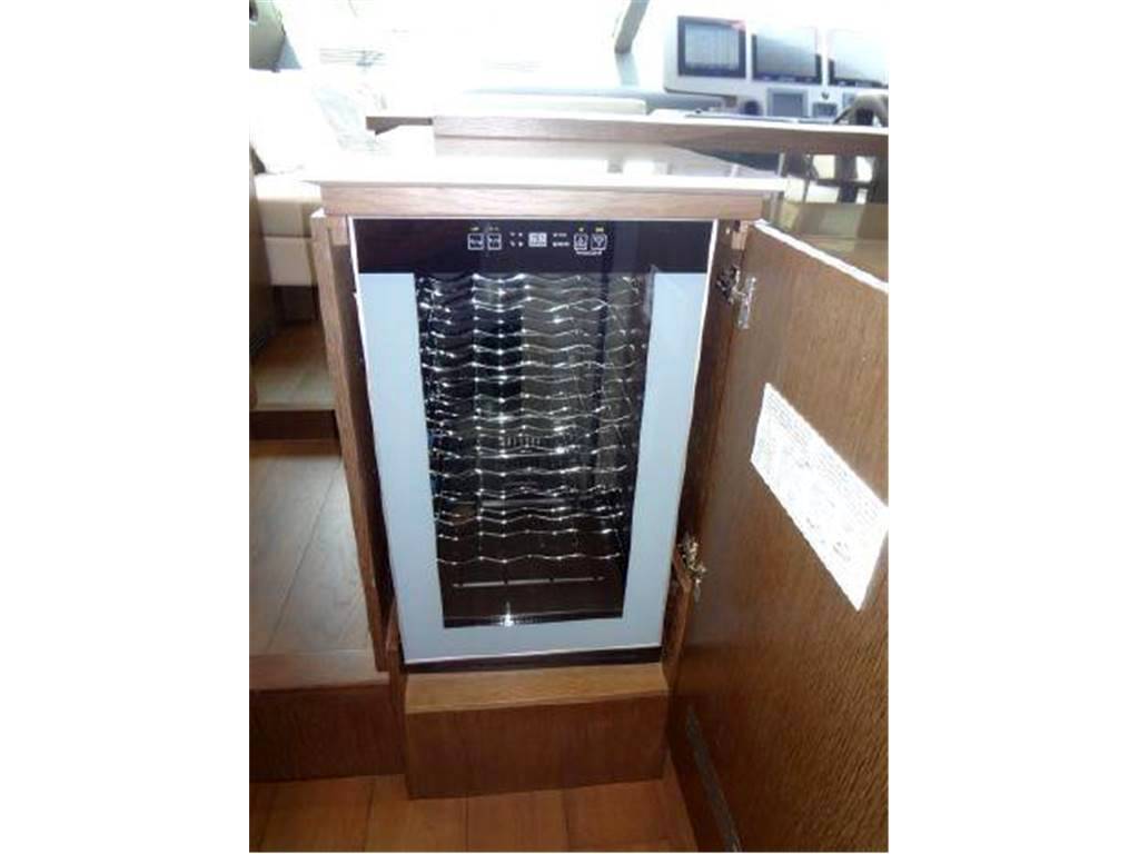 Ferretti 870