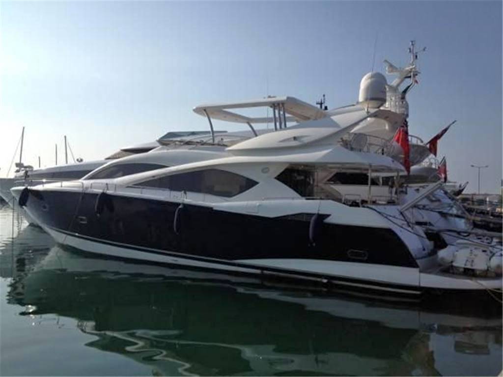 Sunseeker 82 yacht