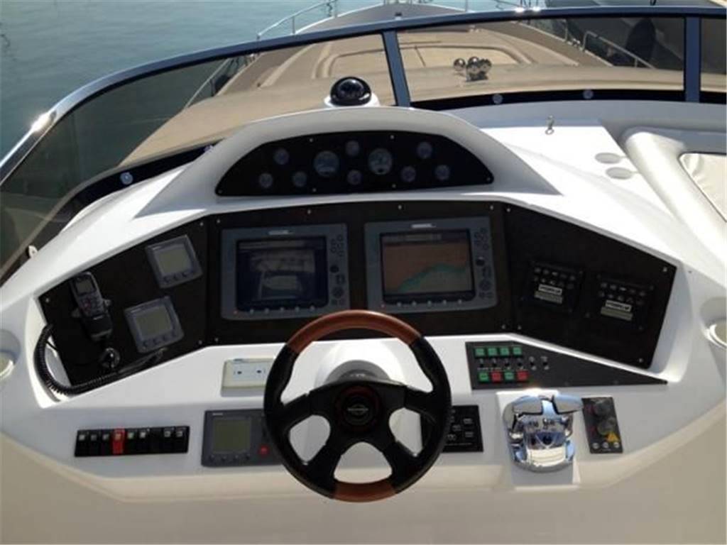 Sunseeker 82 yacht