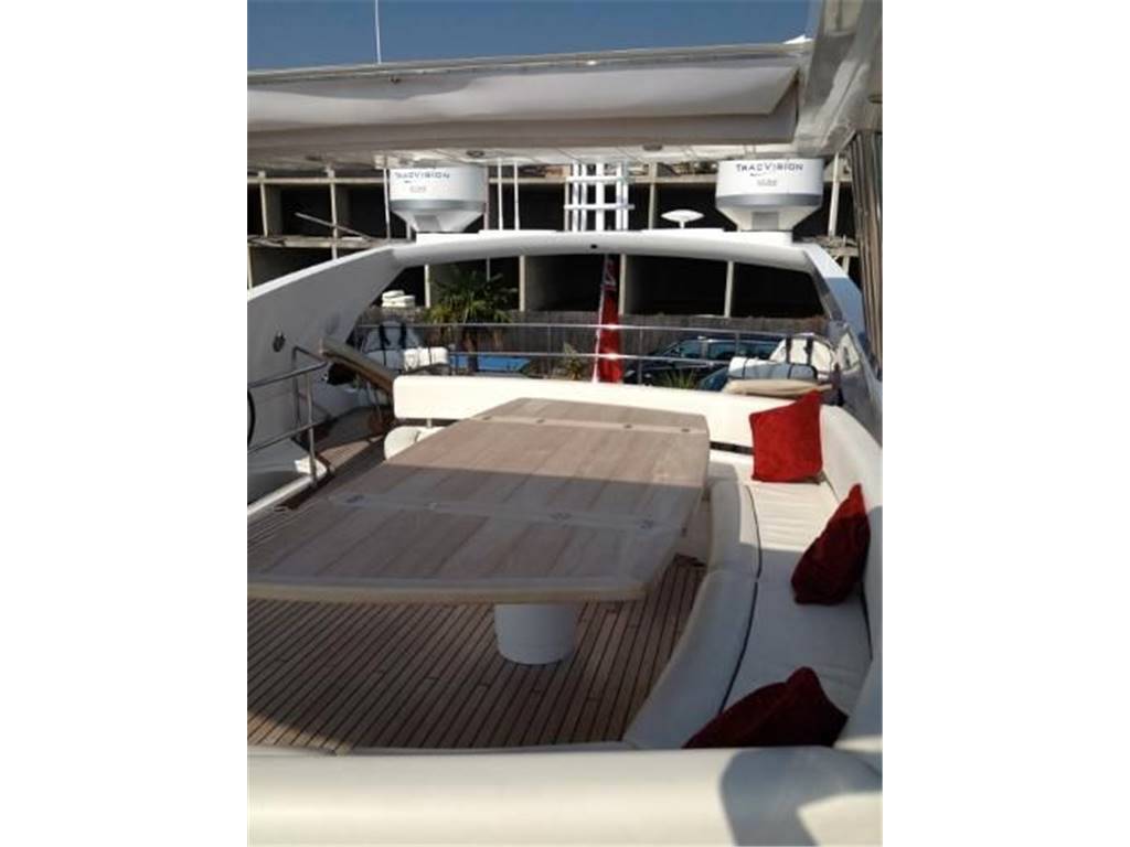 Sunseeker 82 yacht