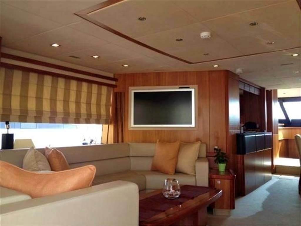 Sunseeker 82 yacht