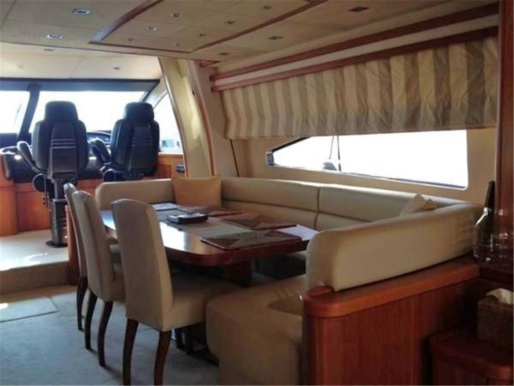 Sunseeker 82 yacht
