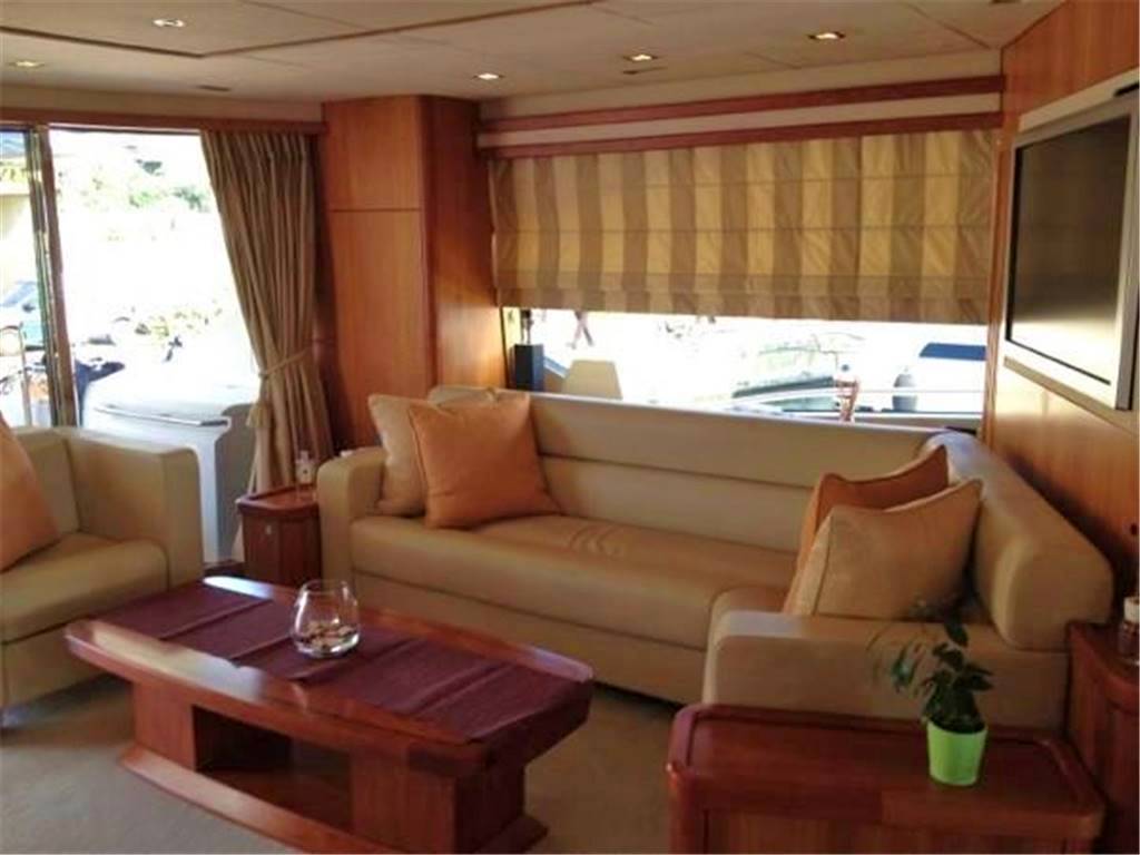 Sunseeker 82 yacht