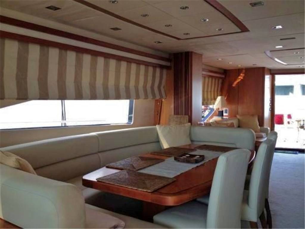 Sunseeker 82 yacht