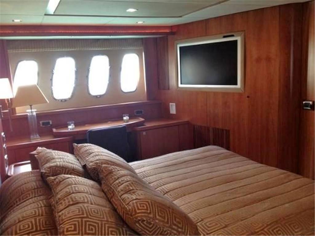 Sunseeker 82 yacht