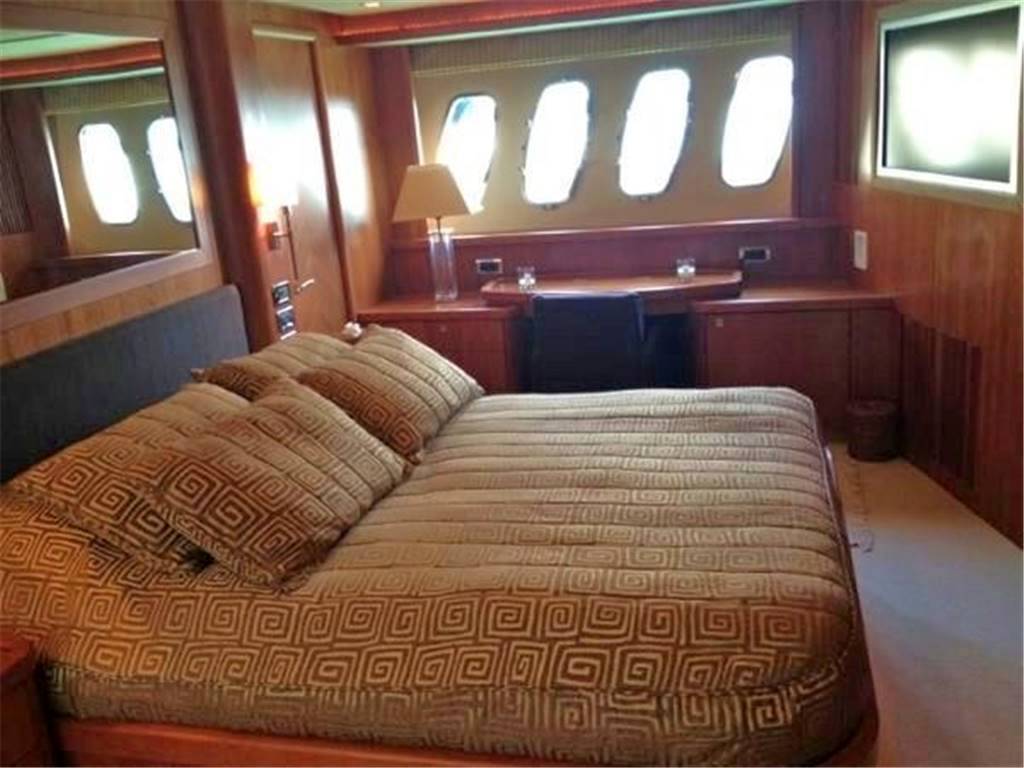 Sunseeker 82 yacht