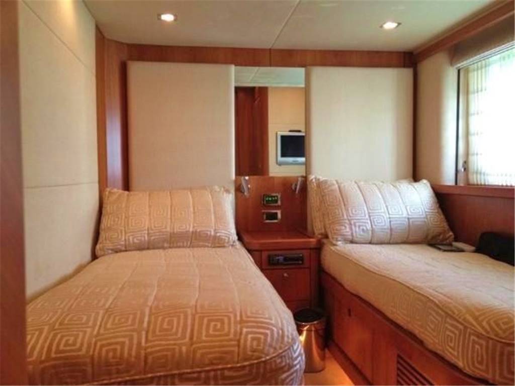 Sunseeker 82 yacht