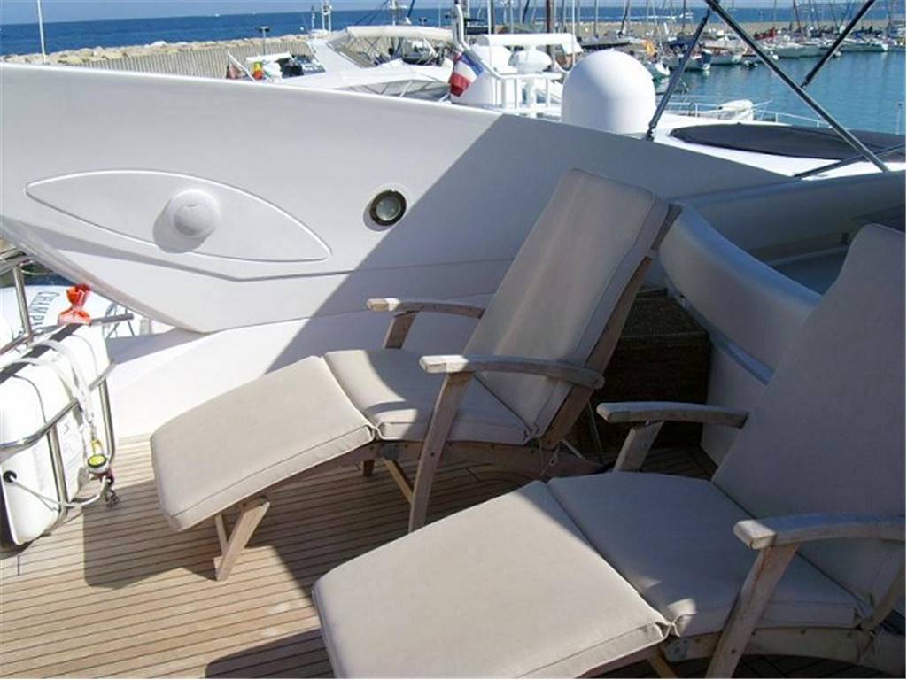Sunseeker 82 yacht
