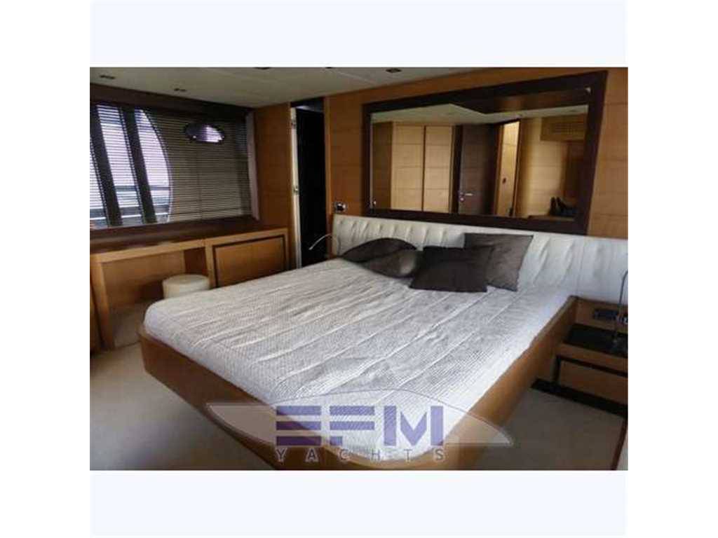 Pershing 72