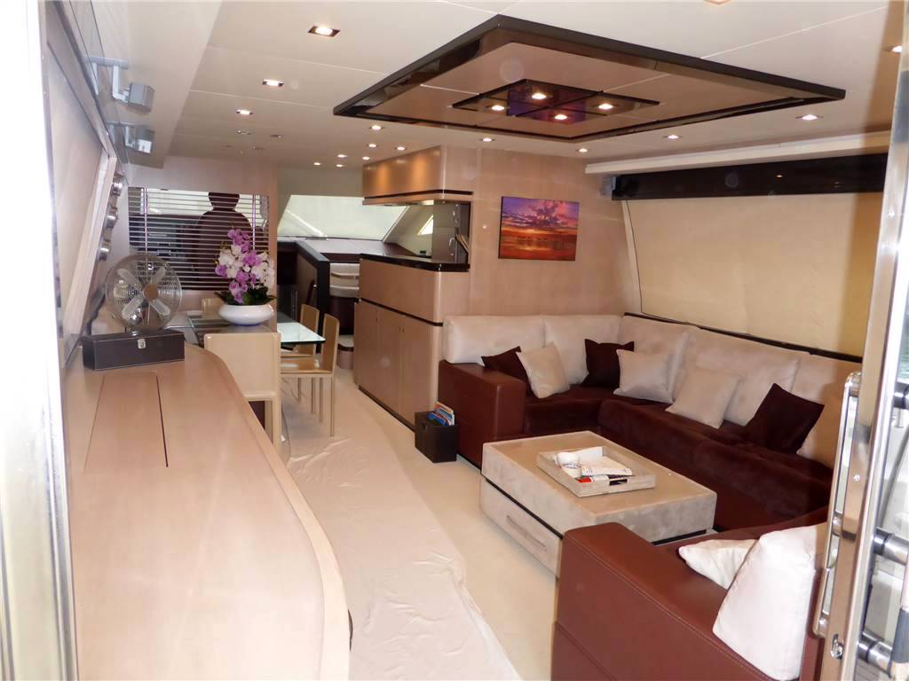 Uniesse 65 fly