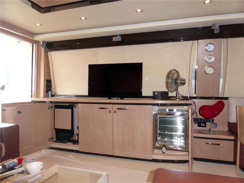 Uniesse 65 fly