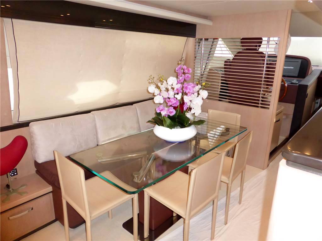 Uniesse 65 fly