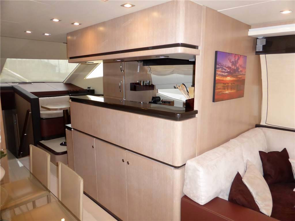 Uniesse 65 fly