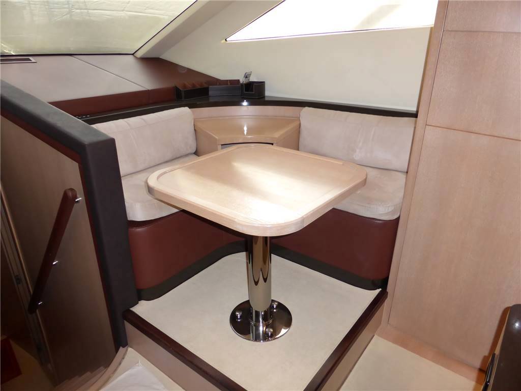 Uniesse 65 fly