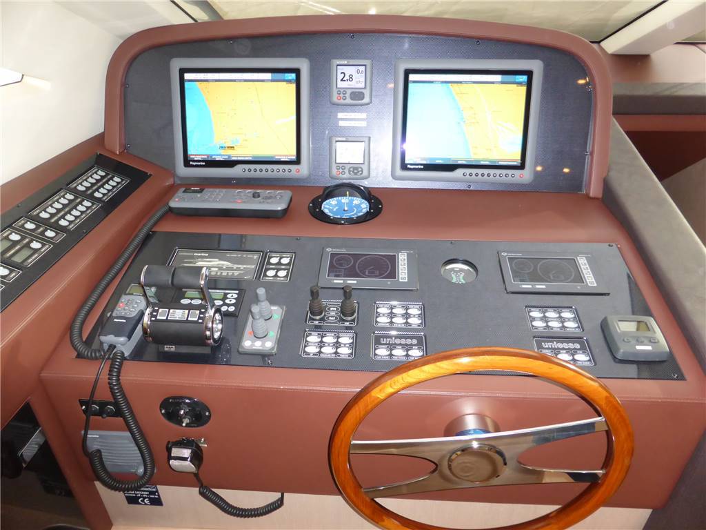 Uniesse 65 fly