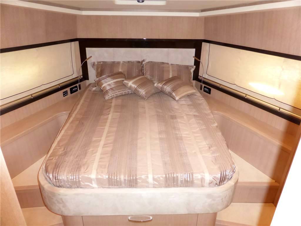 Uniesse 65 fly