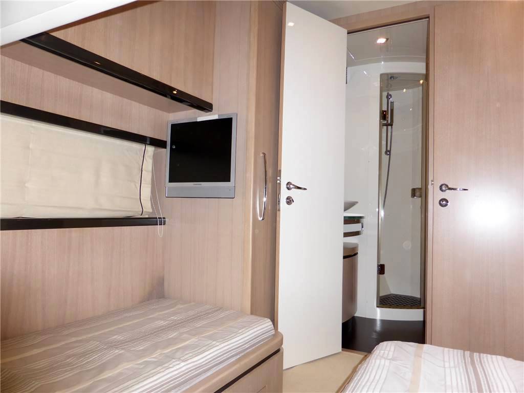 Uniesse 65 fly