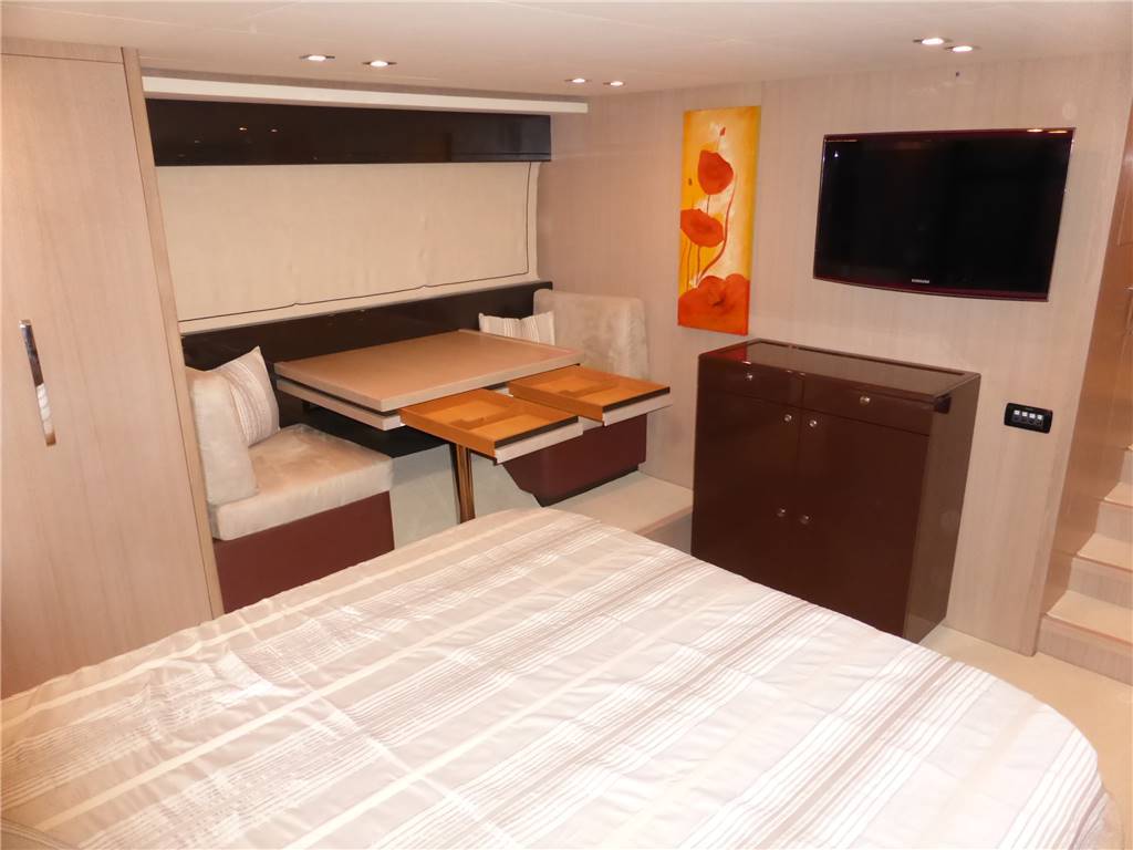 Uniesse 65 fly