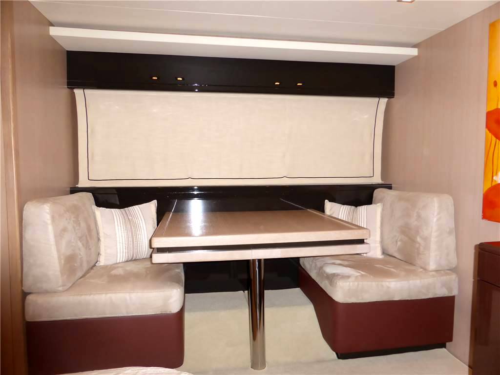 Uniesse 65 fly
