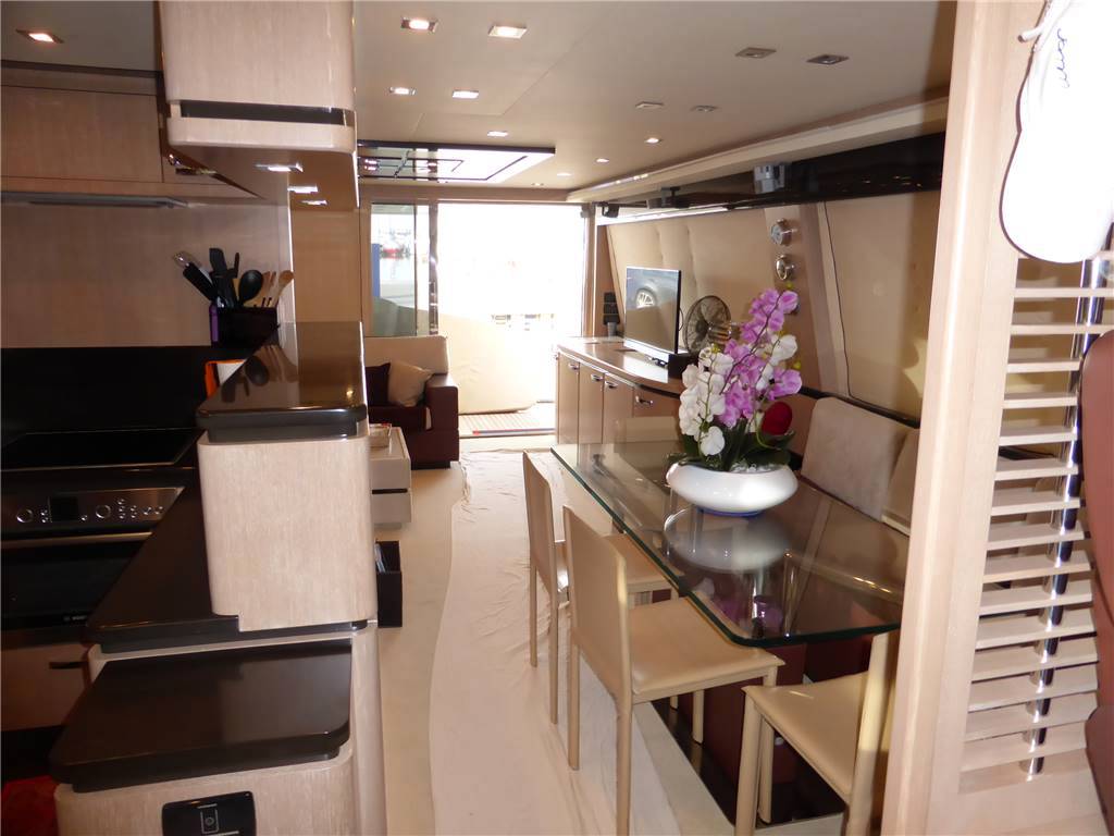 Uniesse 65 fly