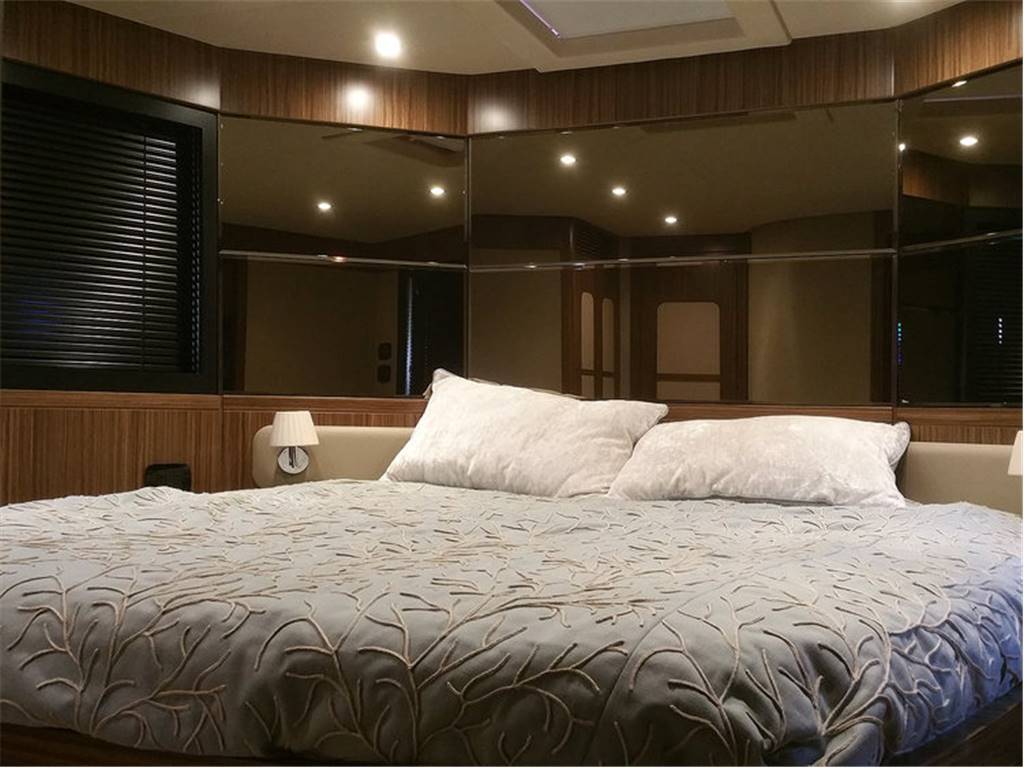 Azimut Magellano 53