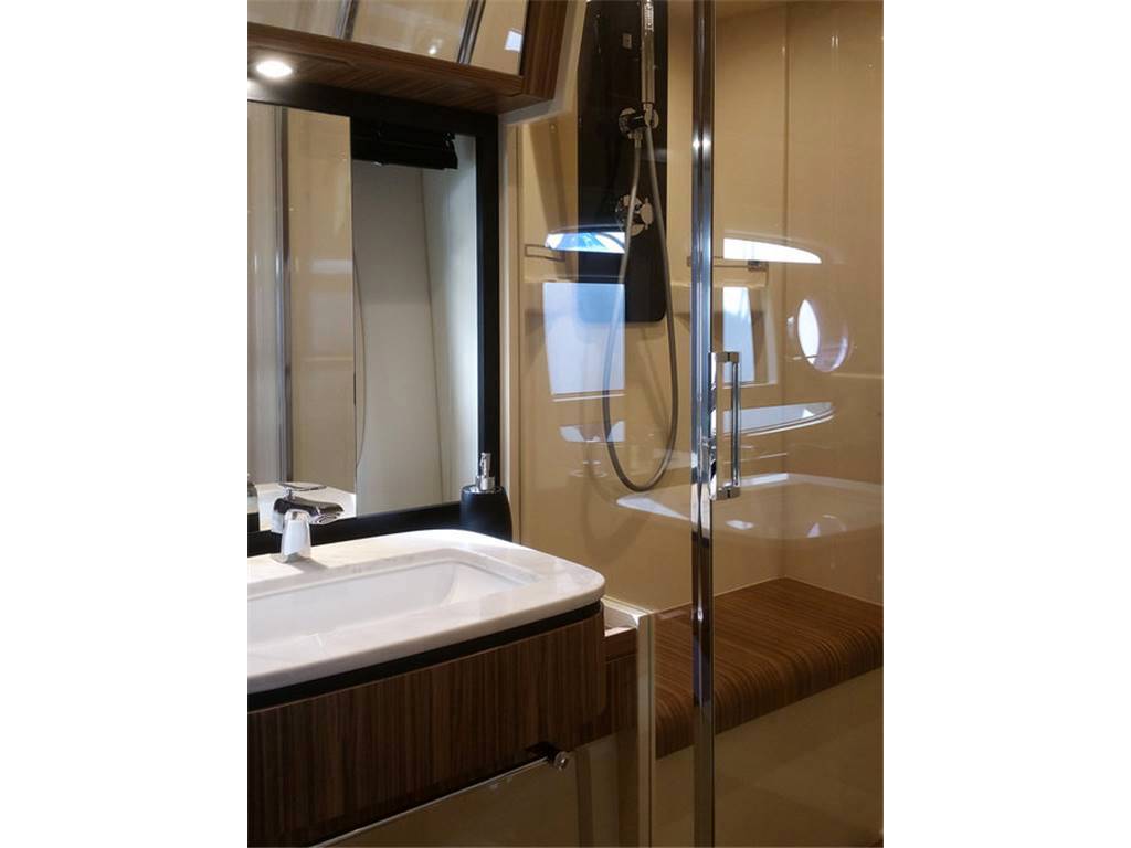 Azimut Magellano 53