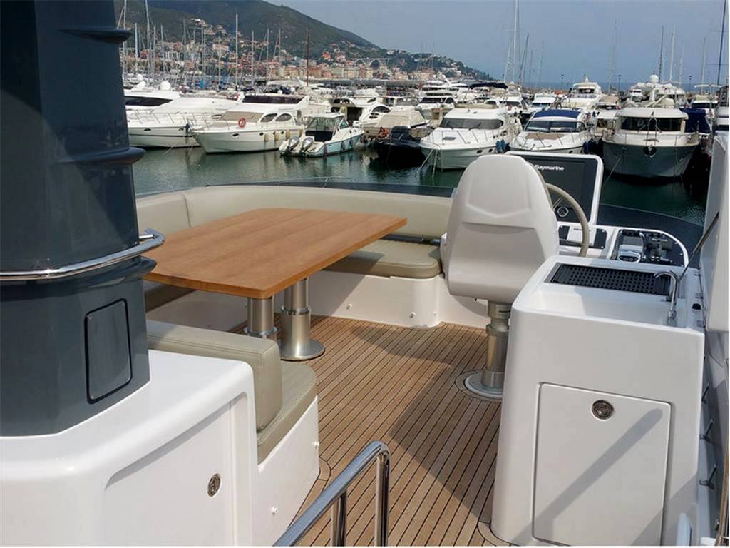 Azimut Magellano 53