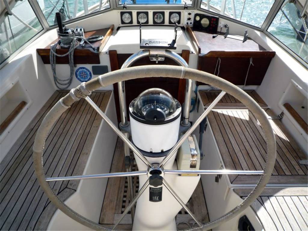 Hallberg rassy 352