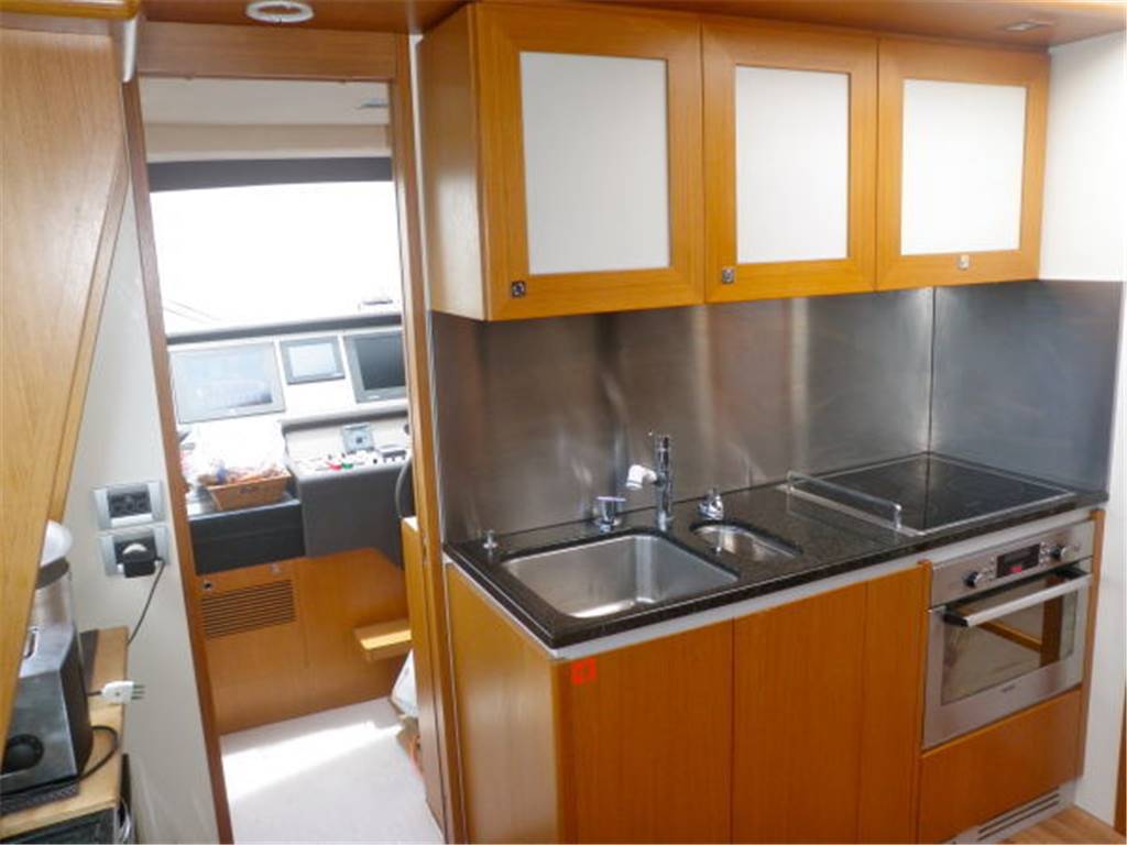 Ferretti 780