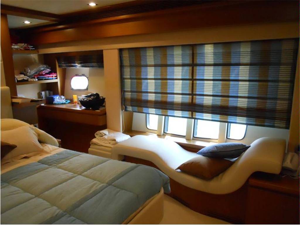 Ferretti 780