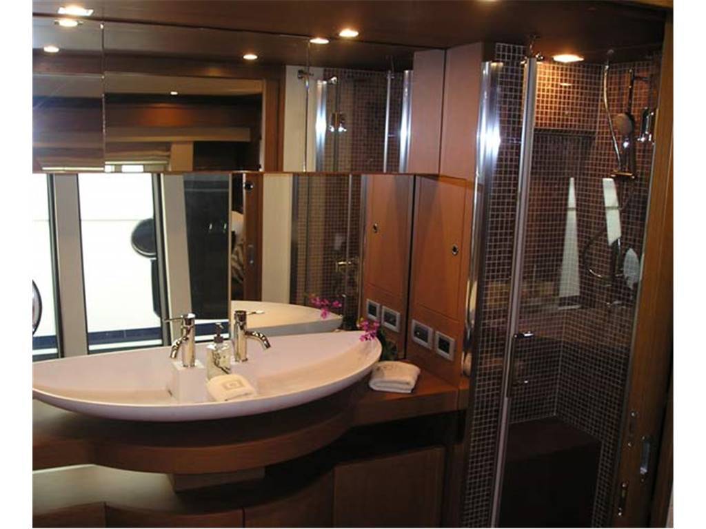 Ferretti 780