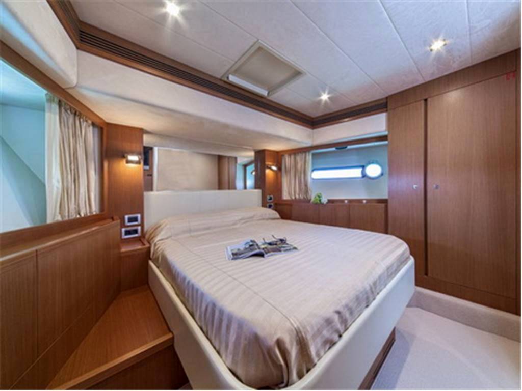 Ferretti 780