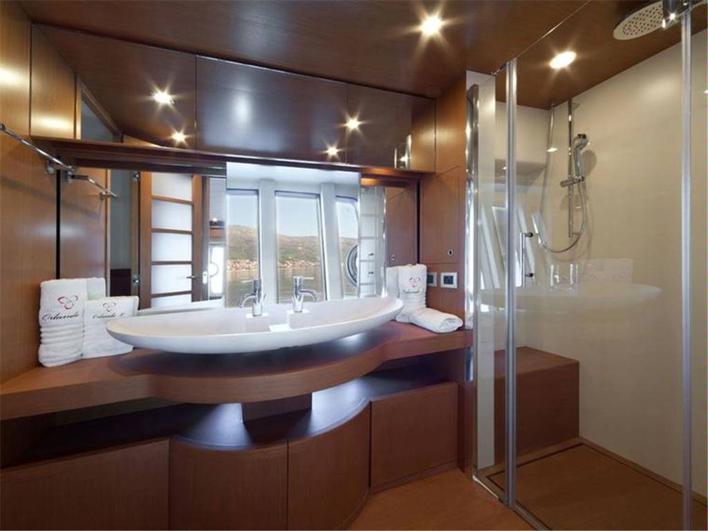 Ferretti 780