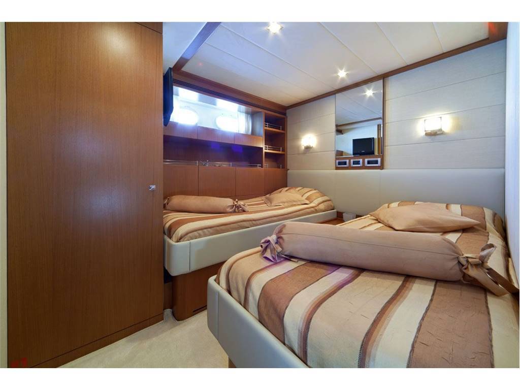 Ferretti 780